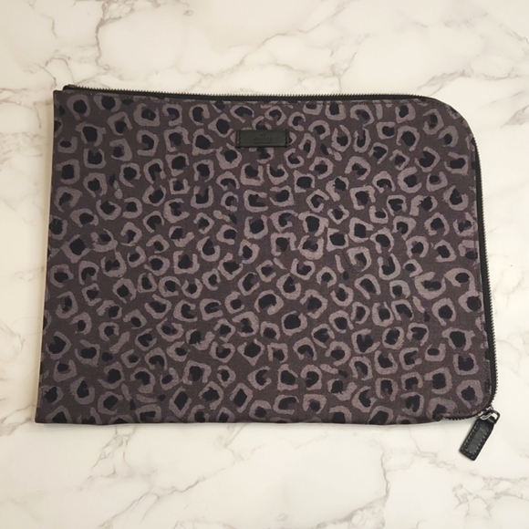 Gucci Leopard Print Large Clutch - Picture 2 of 9